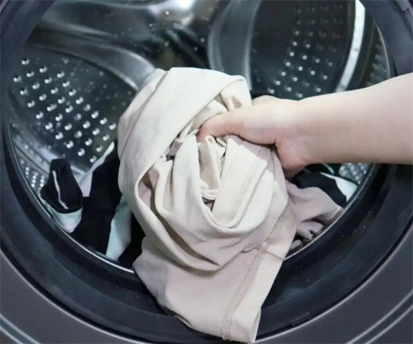 现代干洗行业：技术升级与服务标准
